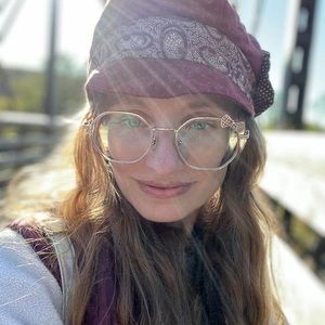 Meet your Posher, Crystal